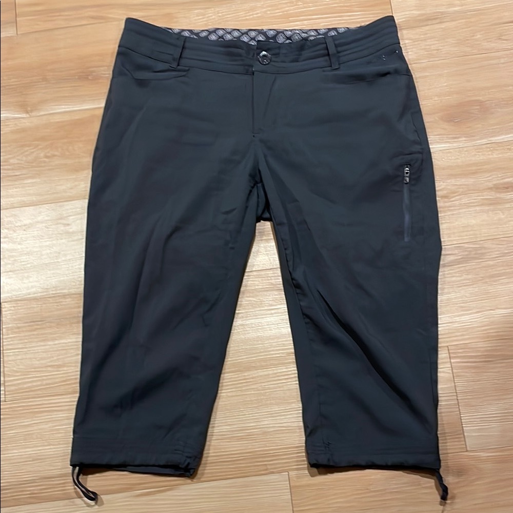 Women's Black Athletic Capri Pants